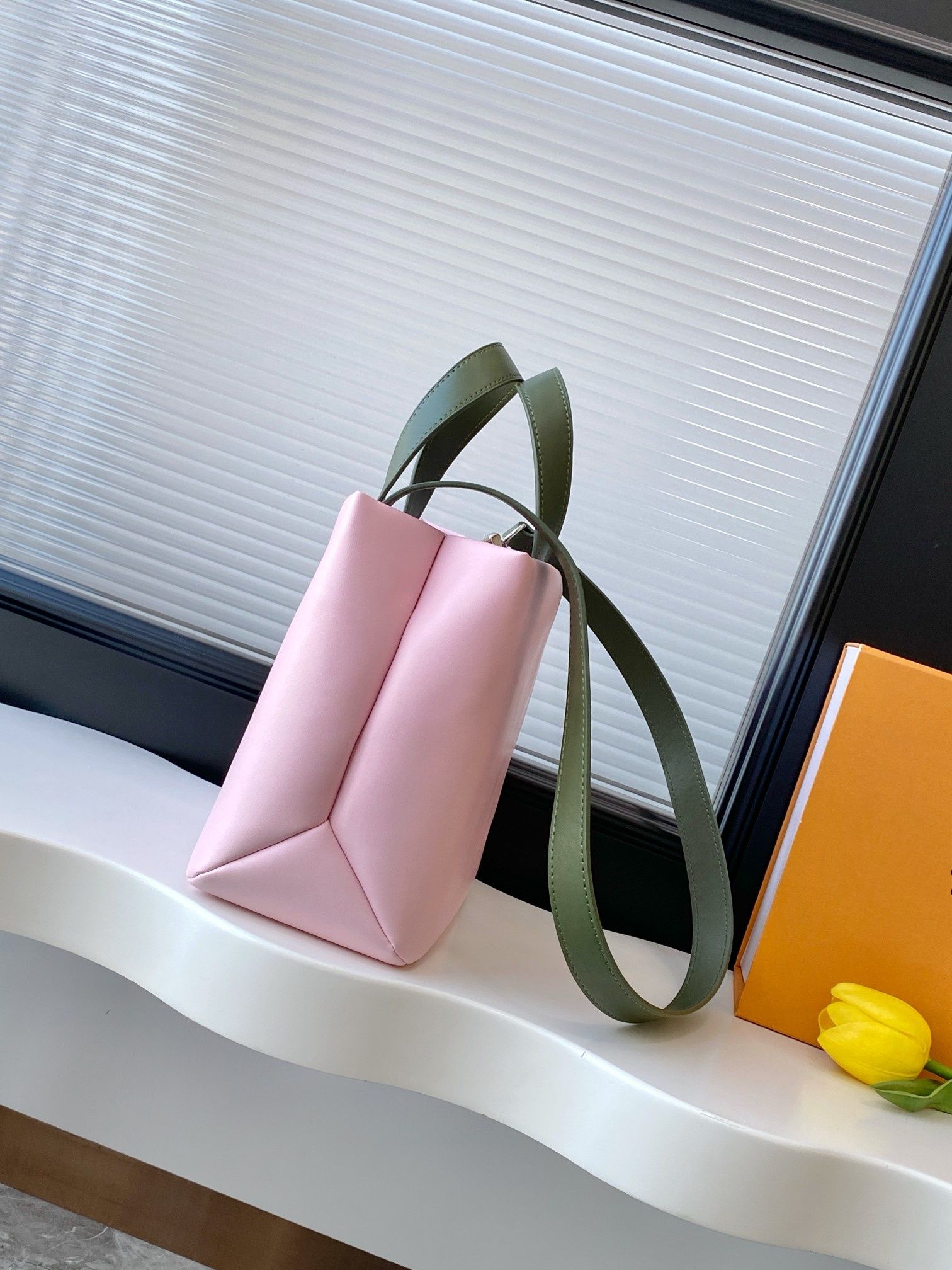 Women Hand Bags For Office - حقيبة يد نسائية بسيطة وعصرية متعددة