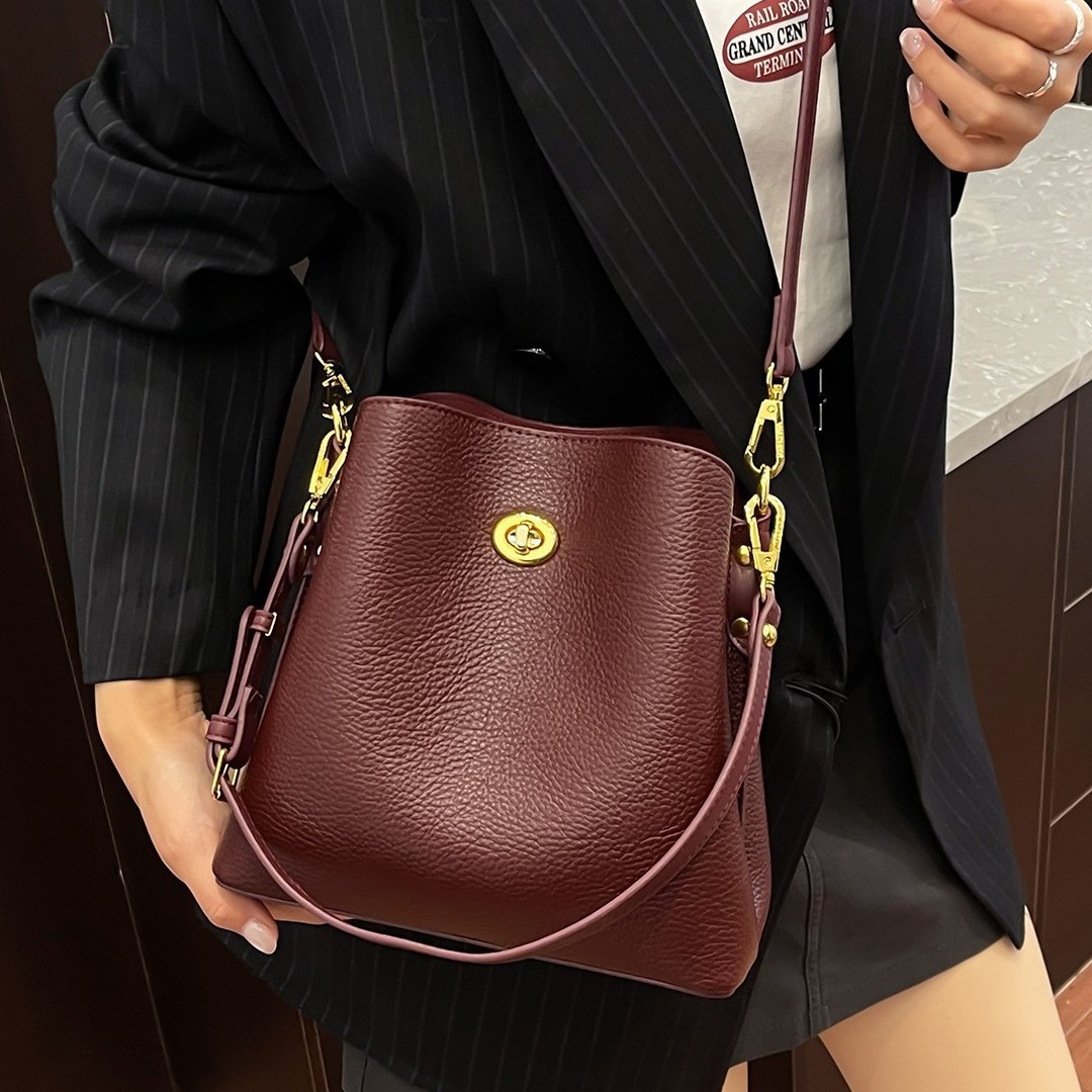 حقائب يد نسائية من الجلد الصنا - مراجعة Women Bags For Airport وسعره