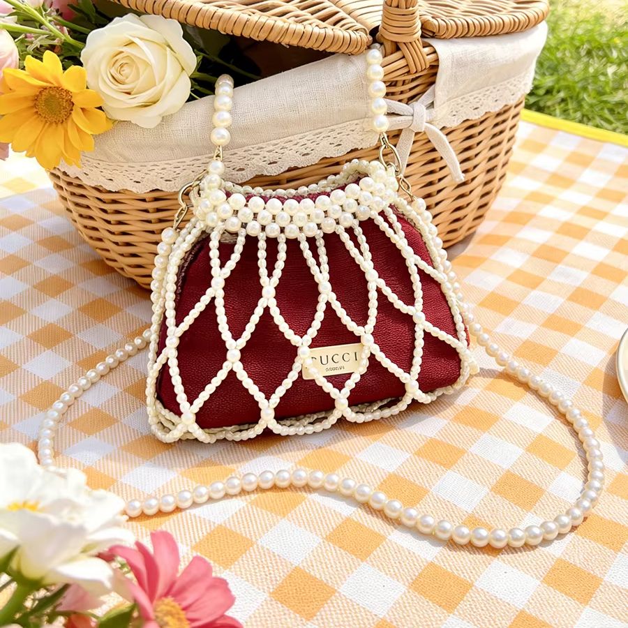 حقيبة غوتشي حمراء صغيرة بسلسلة - مراجعة Women Bags Gucci وسعره