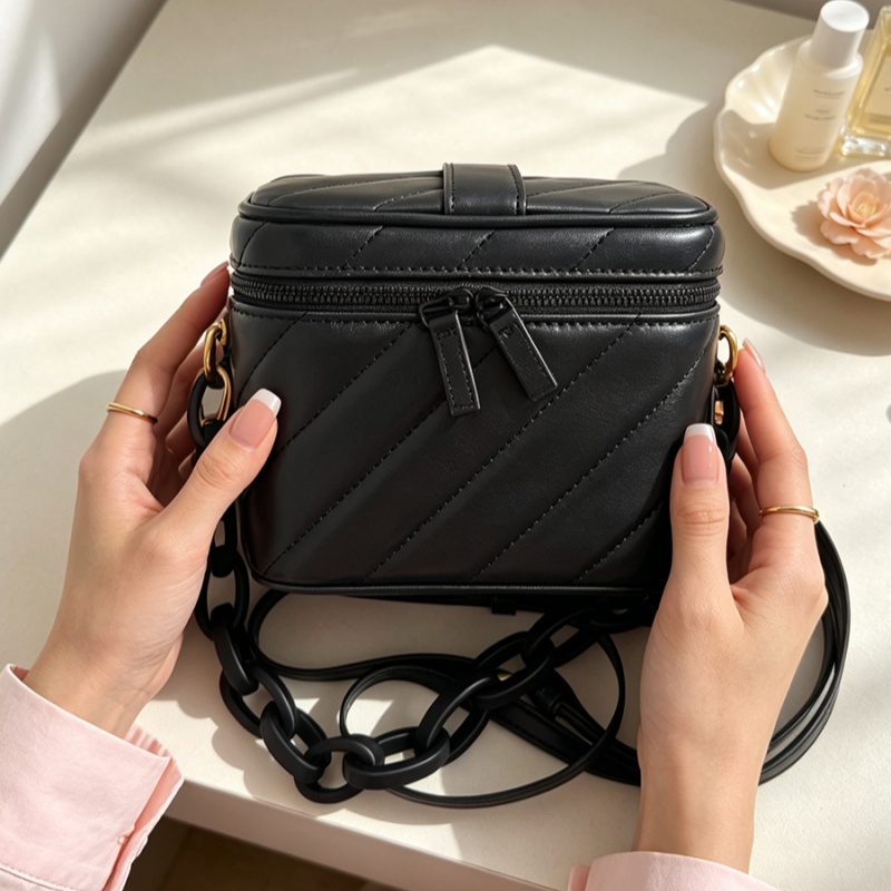 حقيبة مكياج مربعة من الجلد الأ - مراجعة Women Bags Ysl وسعره