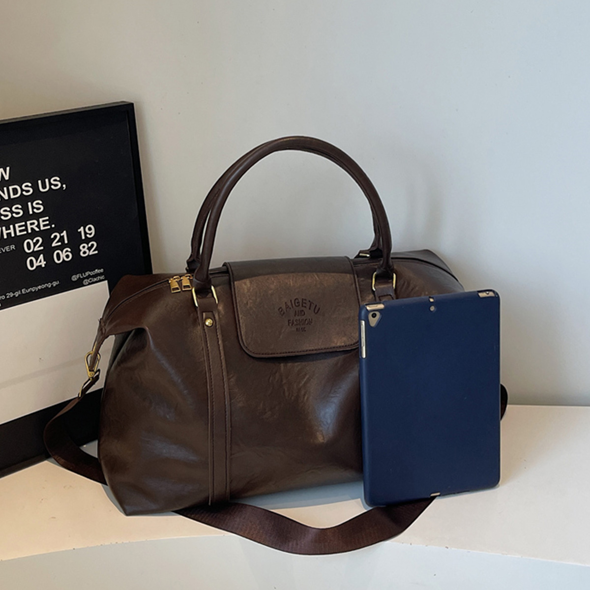 حقيبة كروس من الجلد اللامع ذات - مراجعة Women Bags For Airport وسعره