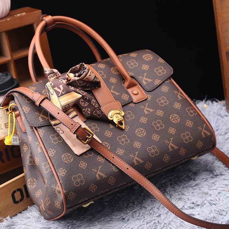 حقيبة نسائية ماركة فاخرة خفيفة - مراجعة Women Bags High End Brands وسعره