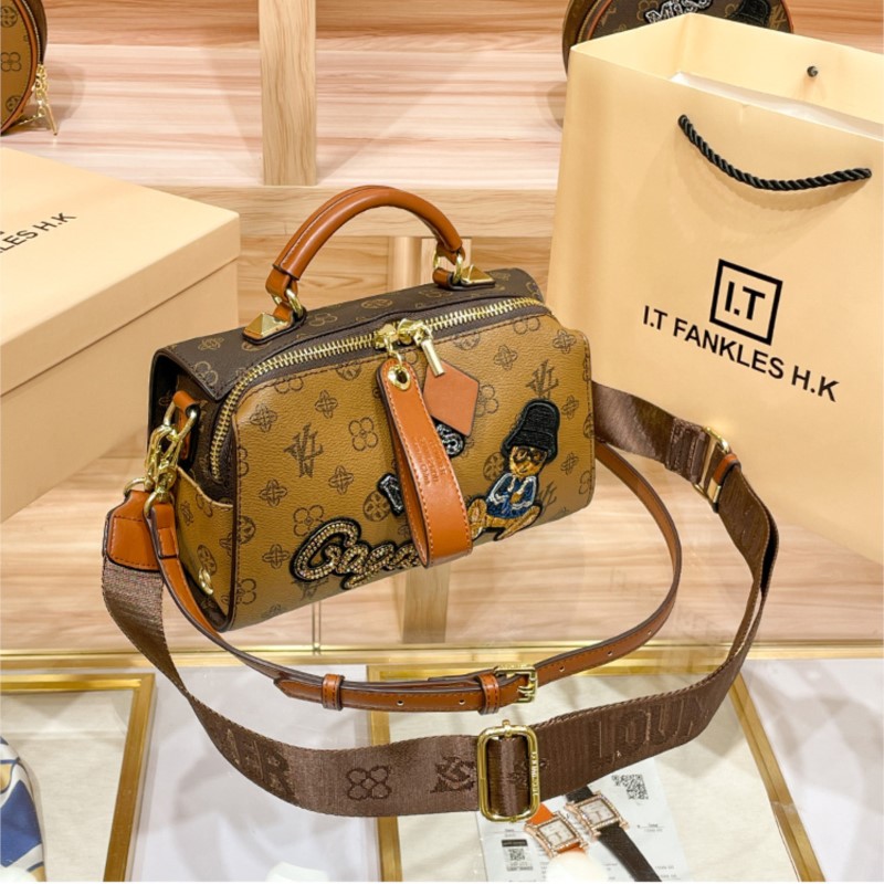 حقيبة يد نسائية ذات علامة تجار - مراجعة Women Bags High End Brands وسعره