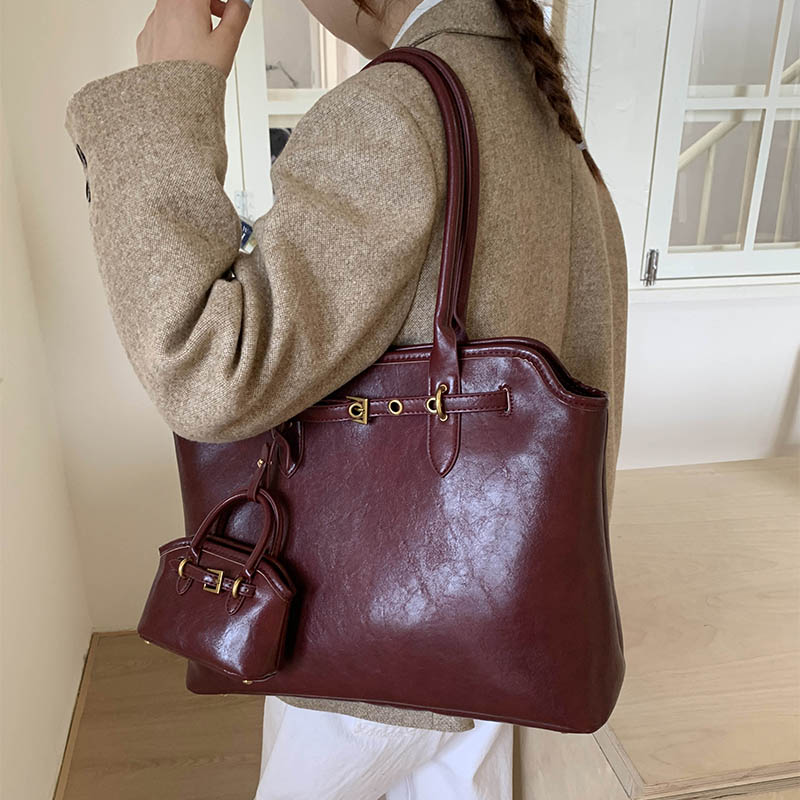 الجانب الأيسر كبير بولي Leathe - مراجعة Women Bags For Airport وسعره