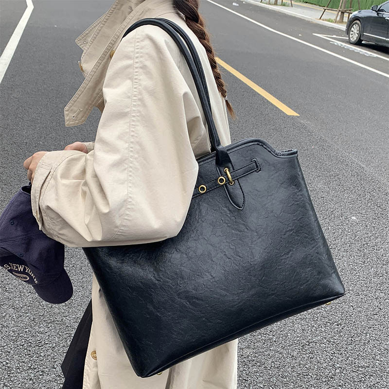 الجانب الأيسر كبير بولي Leathe - مراجعة Women Bags For Airport وسعره